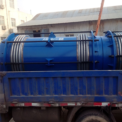 新疆供熱（rè）工程選用91福利网大拉（lā）杆波紋補償器